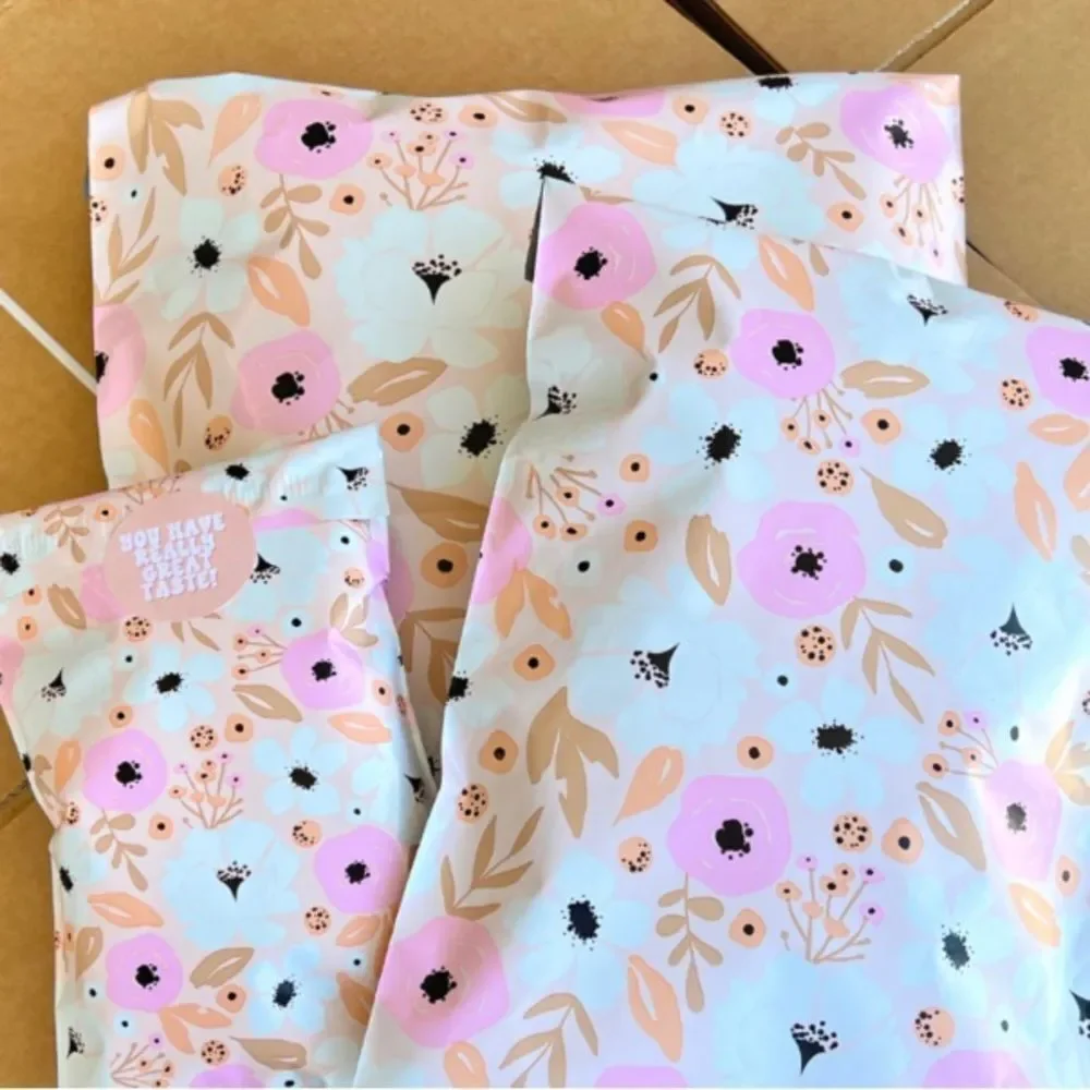 Poly mailers mixed sizes 35 poly mailers 35 stickers
